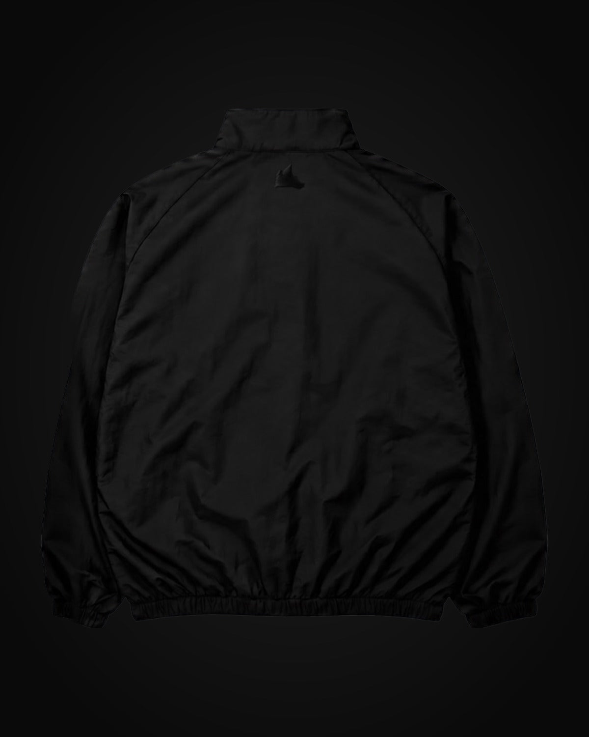 SUERTE セットアップ上着の背中 首下のMarcoロゴ刺繍