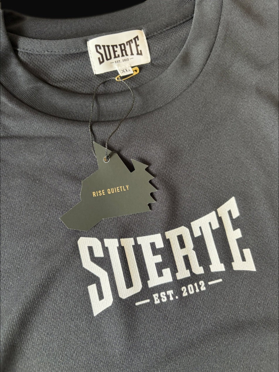 SUERTE ドライTシャツ RISE QUIETLYの下げ札
