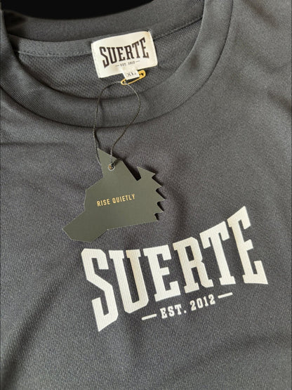 SUERTE ドライTシャツ RISE QUIETLYの下げ札