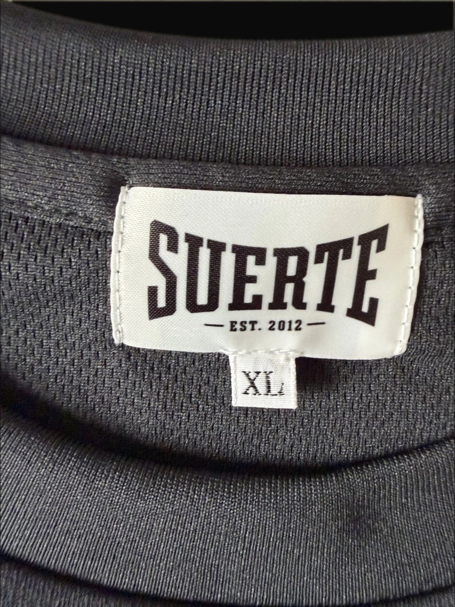 SUERTEの襟タグ